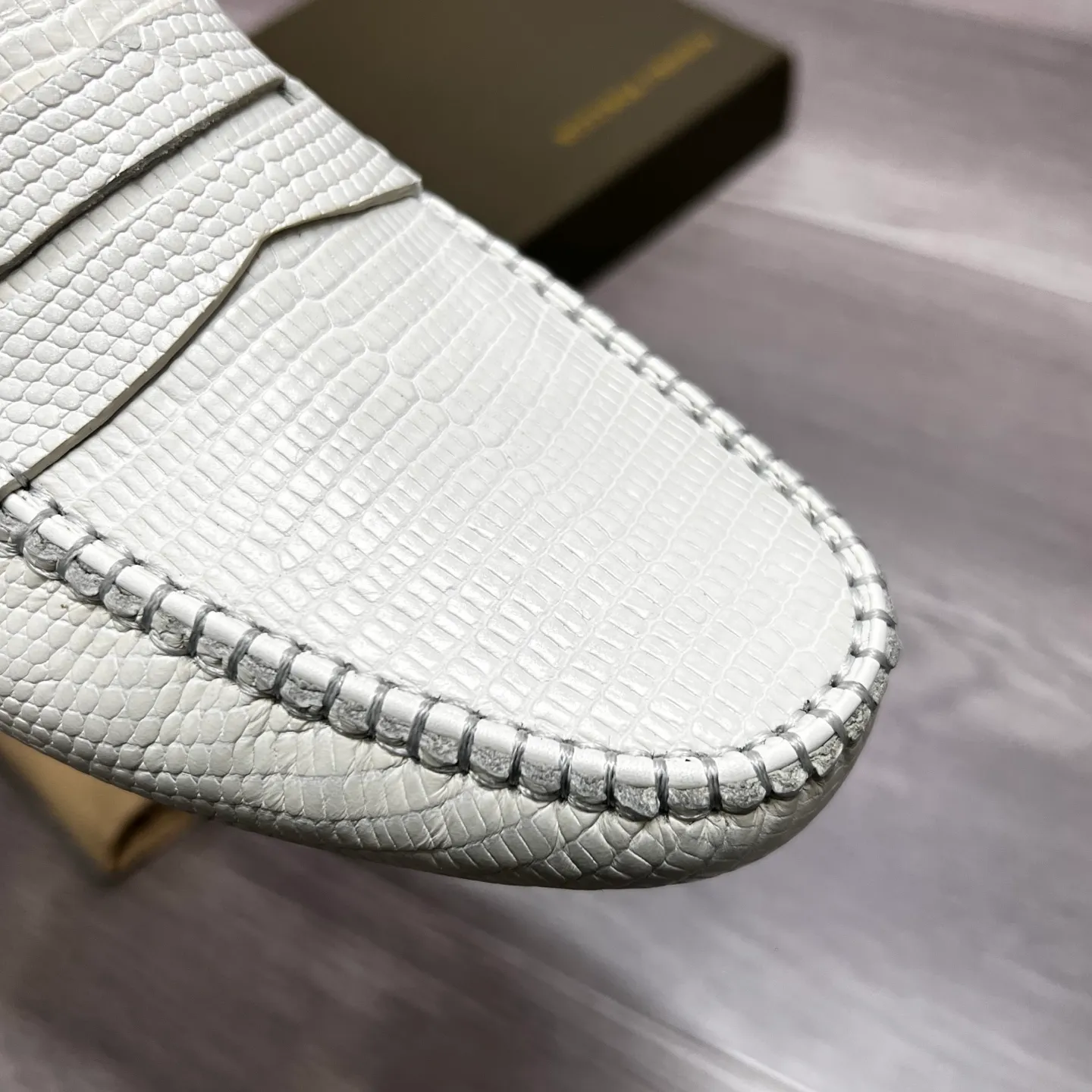 Factory price 480 BV 〰️Purely handmade classic men's beanie shoes👉👉driving shoes, slip-on shoes, made of imported cowhide from Italy, 💕water-dyed cowhide lining, 🔊original outsole, waterproof platform design, comfortable on the feet. A good choice for traveling and driving, three colors available, code number: 38-44, (45 can be customized)